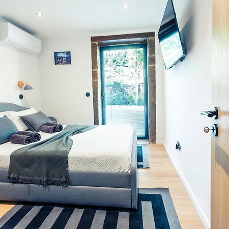 Refugio Com Jardim Perto Do *