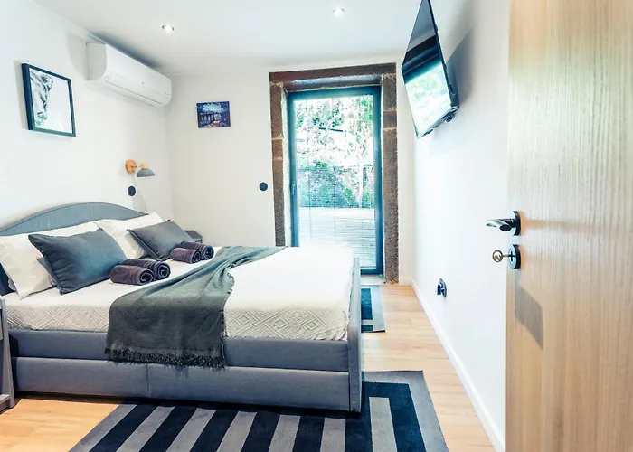 Refugio Com Jardim Perto Do *