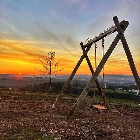 Refugio Com Jardim Perto Do *