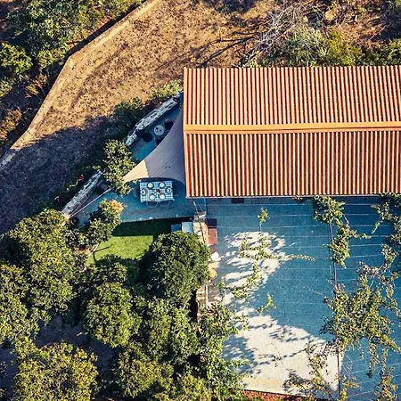 Refugio Com Jardim Perto Do